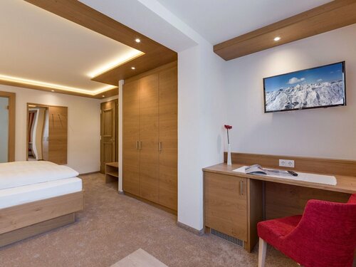 Hotel Garni Antonius, Rezervați Hotel Hoteluri în Lech - Zürs cu parcare, Parcare