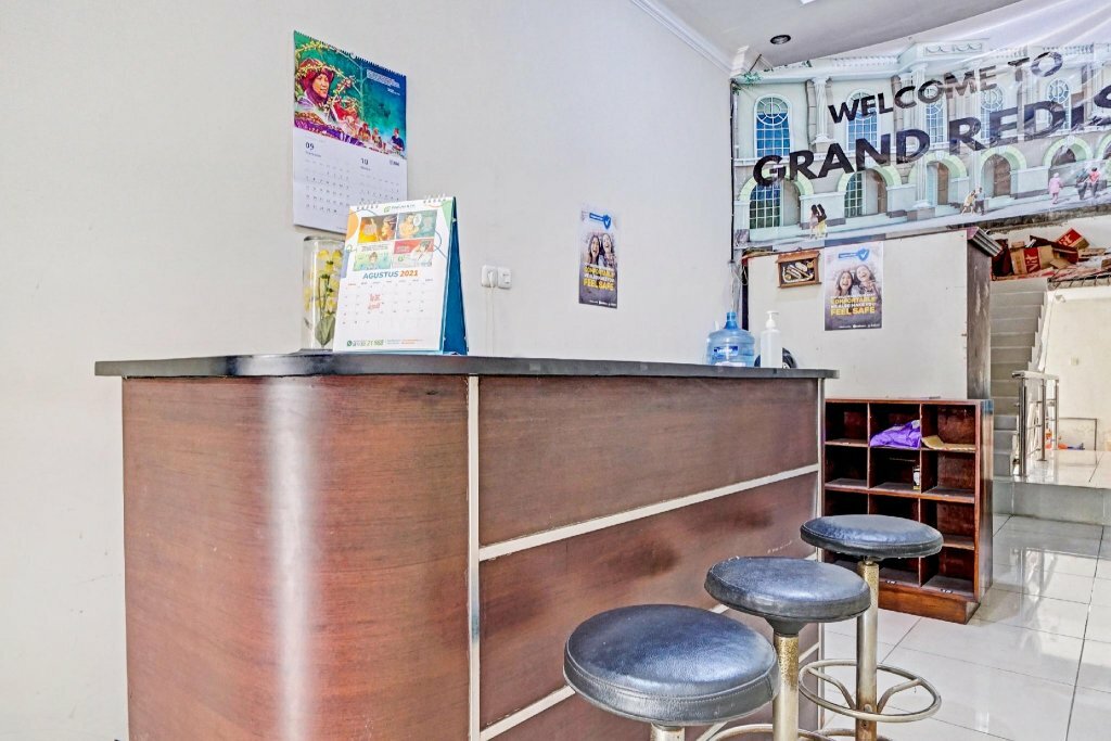 Oyo Life 90544 Grand Redisa