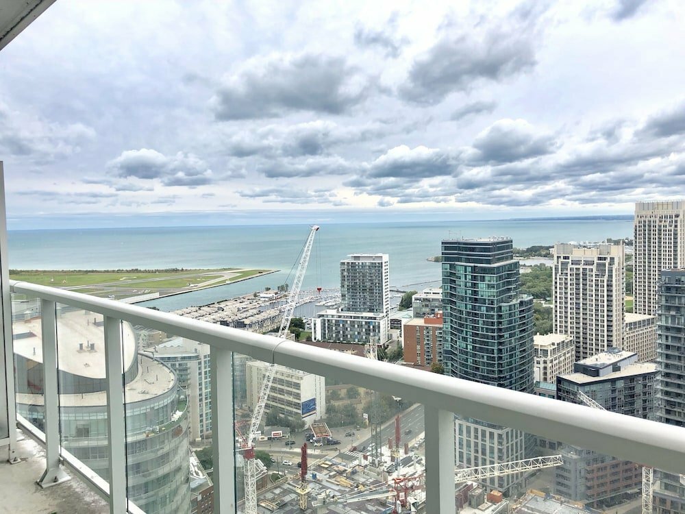 Simply Comfort. Amazing Downtown Apartments