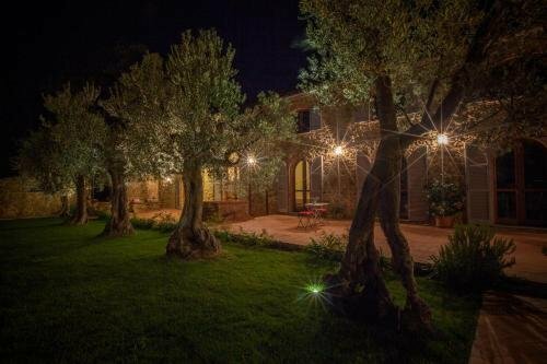 Borgo SantAmbrogio - Resort, Забронировать Курортный отель Отели Валь д’Орча с парковкой, Парковка