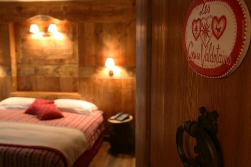 Hotel Letterario Locanda Collomb, Забронировать Отель Ла-Тюиль Mont Blanc - Italy