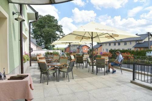 Komorni Hurka, Prenota Hotel Cheb 