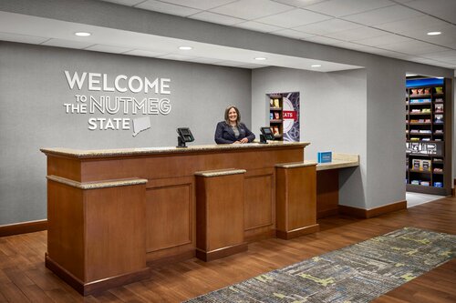Hampton Inn & Suites West Haven, Забронировать Отель Уэст-Хейвен штат Коннектикут