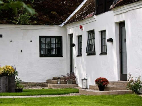Gnalöv Gård B&B, Rezervați Bed and Breakfast Simrishamn Osterlen