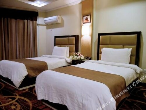 Hotel One Mall Road Murree, Забронировать Отель Отели Марри с парковкой, Парковка