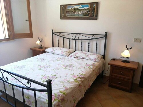 Casa Laura di fronte la Tonnara, Забронировать Отель Отели Сан-Вито-Ло-Капо с парковкой, Парковка