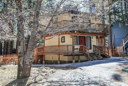 Tomahawk Dr - Hartwood, Забронировать Отель Отели San Bernardino Mountains с парковкой, Парковка