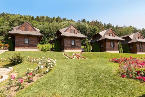 Etno Naselje Vrdnicka Kula, Rezervați Hotel Vrdnik 