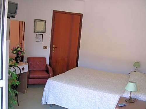 Albergo Tenda Verde, Забронировать Отель Отели Фальконара-Мариттима с парковкой, Парковка