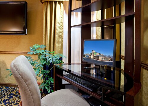 Holiday Inn Express Hotel & Suites Sunbury-Columbus Area, Rezerwuj Hotel Sunbury 