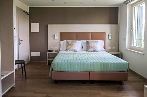 Albergo Ristorante Belvedere, Забронировать Отель Тричезимо Udine Area