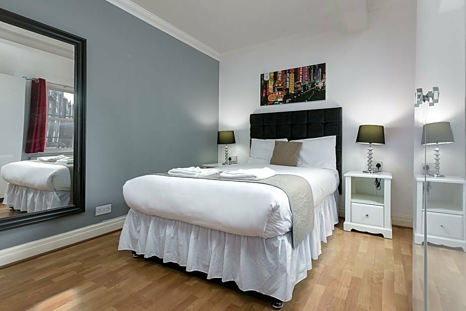 Mornington Victor Hotel