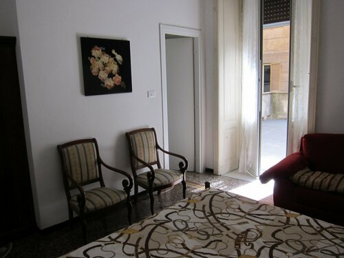 Guesthouse La Briosa Nicole, Забронировать Отель Исторический центр Генуи Генуя