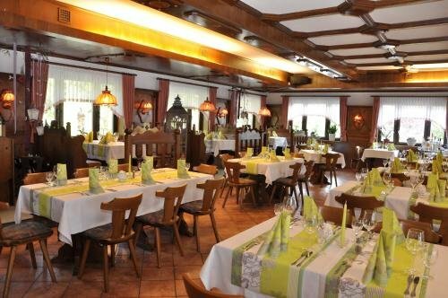 Hotel Jägerklause, Забронировать Отель Отели Шмалькальден с парковкой, Парковка