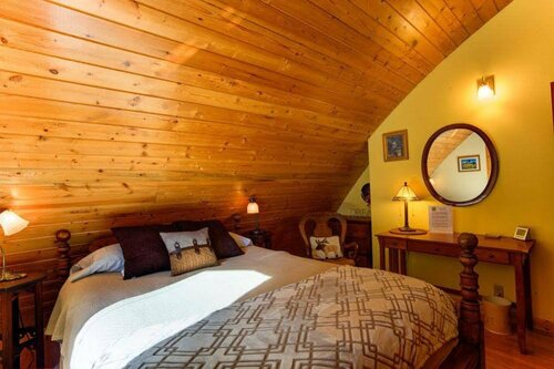 Moss Mountain Inn, Book Bed and Breakfast Columbia Falls Flathead Valley
