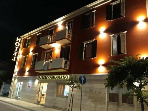 Hotel Moderno, Забронировать Отель Отели Сант-Антиоко 3 звезды, 3*