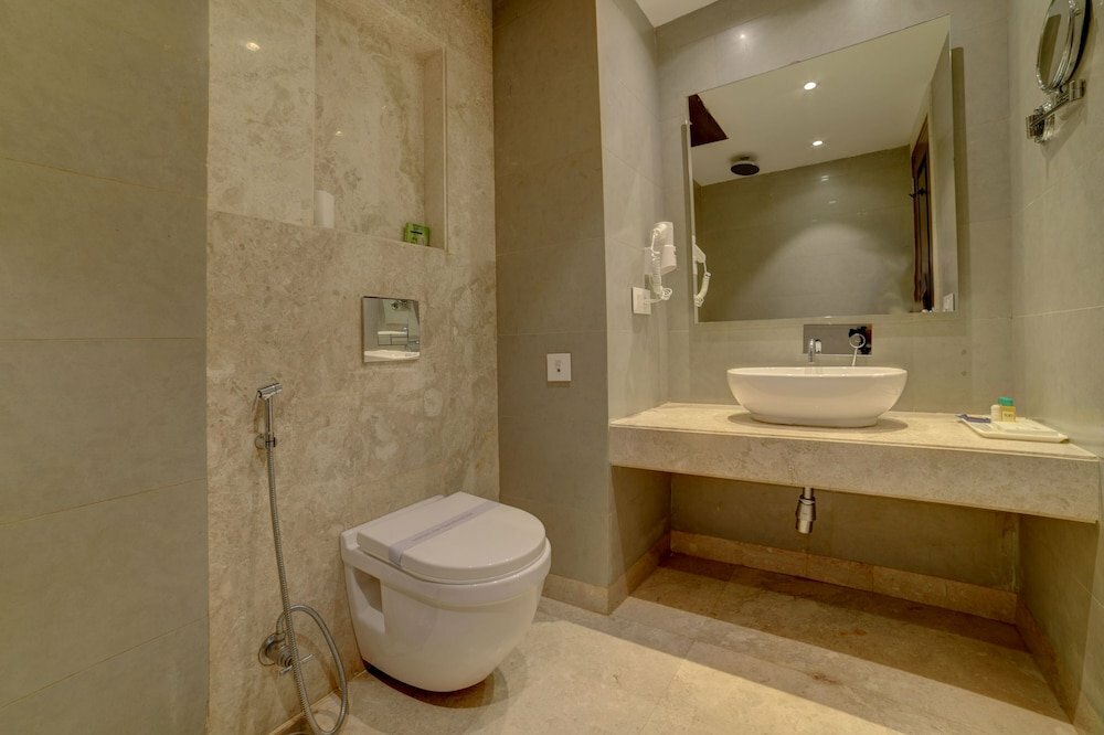 FabHotel Kings Court