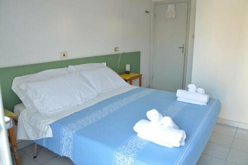 Hotel Montefiore, Забронировать Отель Отели Риччоне с парковкой, Парковка