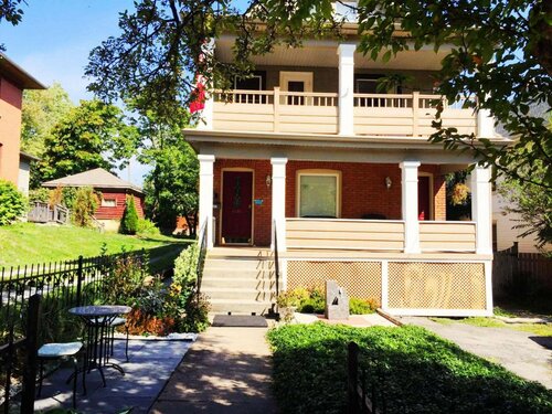 Acacia Bed & Breakfast, Забронировать Отель Отели Ниагарского водопада с завтраком, рядом с Водопад Хорсшу, Завтраки