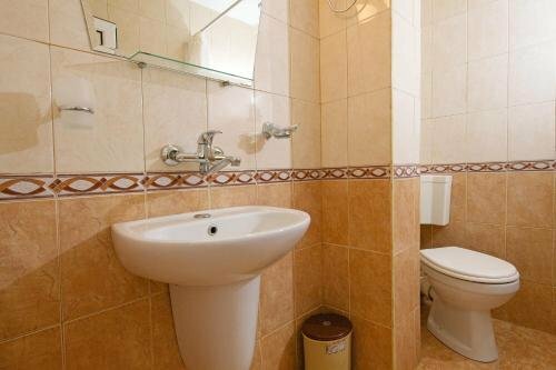 Sunny Beach Holiday Villa Kaliva, Buchen Sie Villa Hotels in Oblast Burgas mit Pool, Schwimmbad