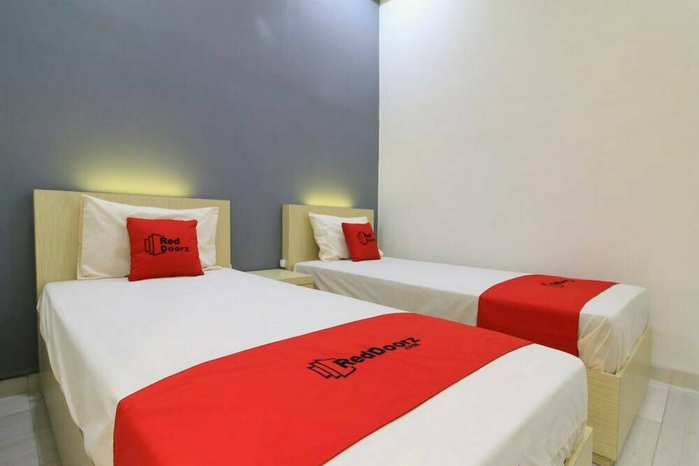RedDoorz near Klaten Train Station