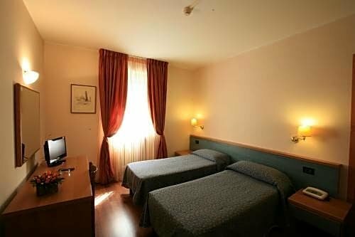 Hotel Roma, Забронировать Отель Аоста Пила