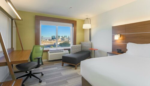 Holiday Inn Express Las Vegas Stadium Area by IHG, Забронировать Отель Отели Парадайз с бассейном, Бассейн