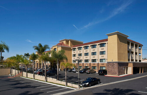 Holiday Inn Express San Diego South - National City by IHG, Забронировать Отель Нешнел-Сити San Diego Metropolitan Area