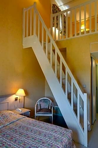 Auberge Bourbonnaise, Book Hotel Hoteller i Burgund med pool, Swimmingpool