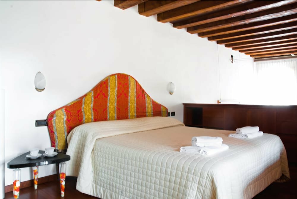 Grimaldi Apartments Proverbi