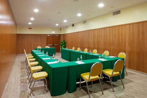 Holiday Inn Cagliari by IHG, Забронировать Отель Отели Южной Сардинии 4 звезды, 4*
