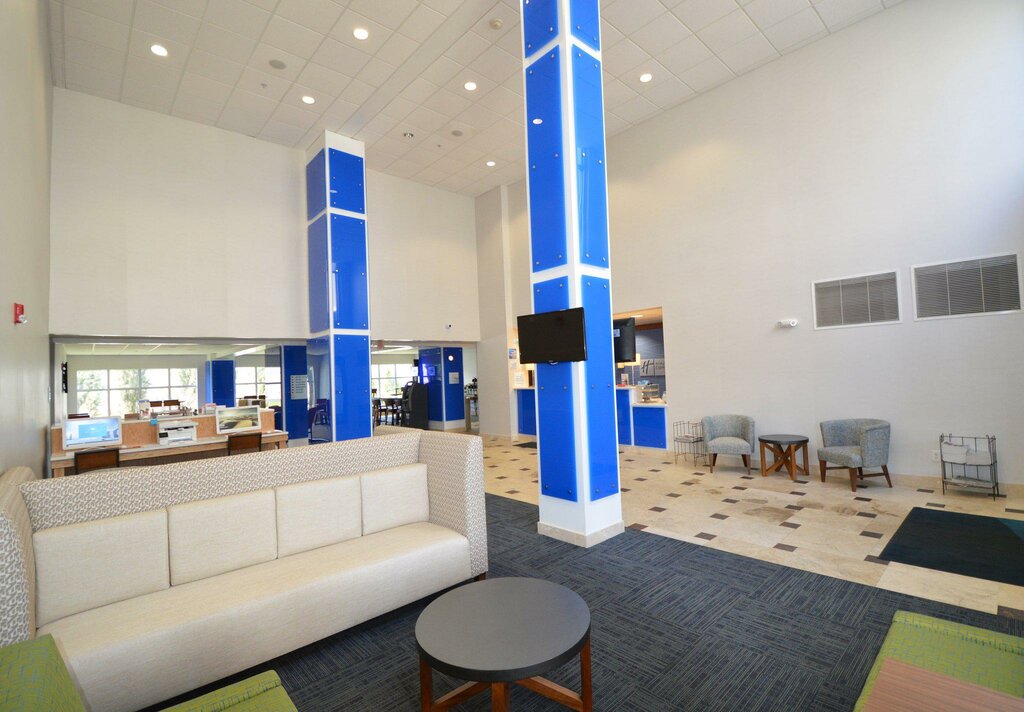 Holiday Inn Express Toledo-Oregon