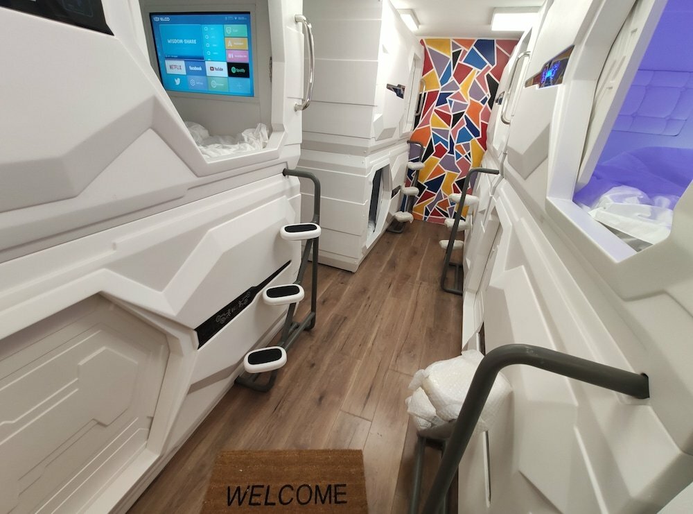 Capsule & Dormitory Space-X
