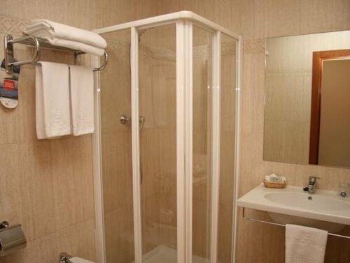 Hotel 44, Забронировать Отель Хихон Косте-Верде, рядом с Железнодорожный музей Хихона