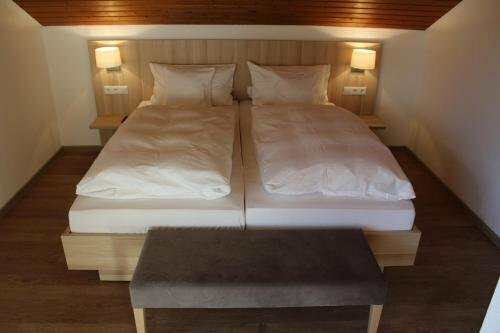 Gasthof und Pension zum Löwen, Забронировать Отель Отели Бергштрасе 3 звезды, 3*