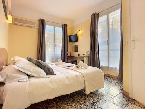 Le Provence Hôtel Golfe Juan, Забронировать Отель Отели Приморских Альпы с парковкой, Парковка