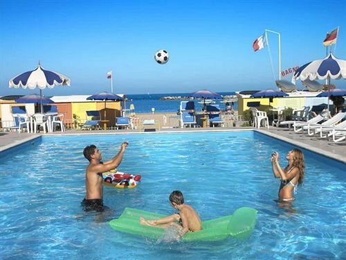 Hotel Italia, Забронировать Отель Отели Беллария-Иджеа-Марина с бассейном, Бассейн