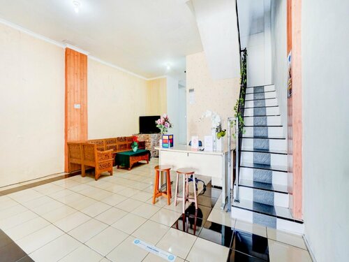 Super Oyo Flagship 90502 Holistay Malang New, Prenota Hotel East Java Java
