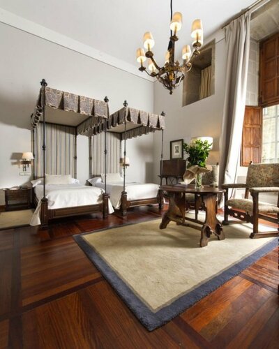 Parador de Santiago de Compostela, Rezerwuj Hotel Hotele w Galicja z parkingiem, Parking
