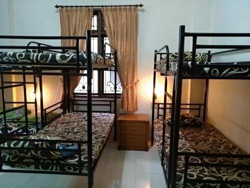 Medan Dazhong Backpacker's Hostel, Rezervovat Hostel Medan Sumatra, blízko Cambridge City Square