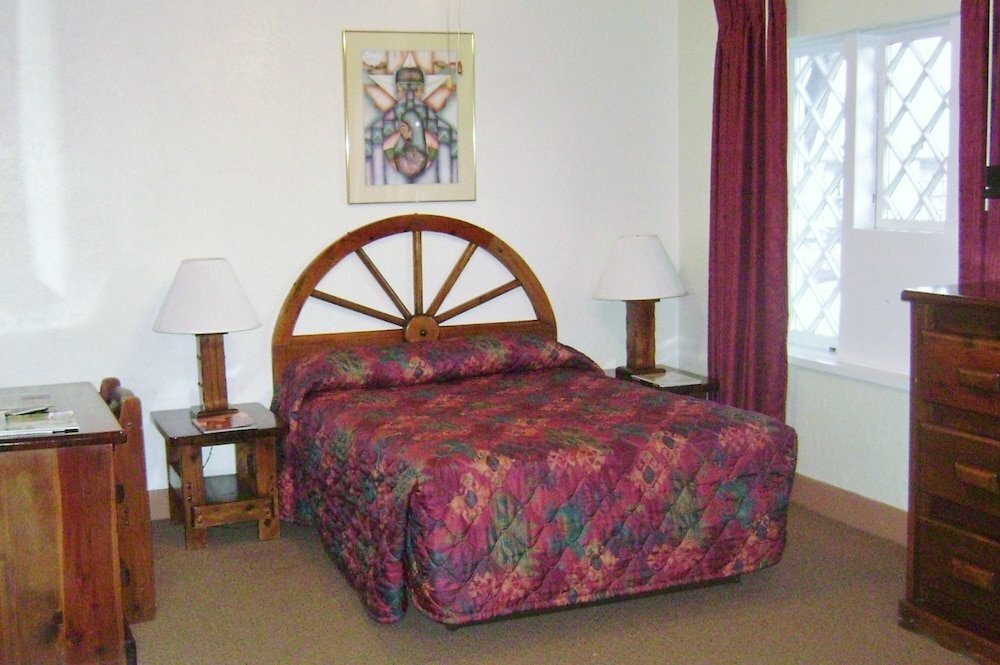 Historic El Rancho Hotel