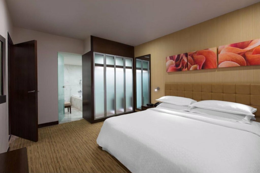 Four Points by Sheraton Hotel and Serviced Apartments Pune