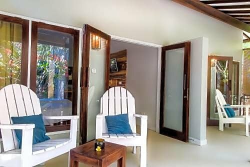 Bale Sampan Bungalows, Rezerwuj Hotel Hotele w Lombok z Basenem, Basen