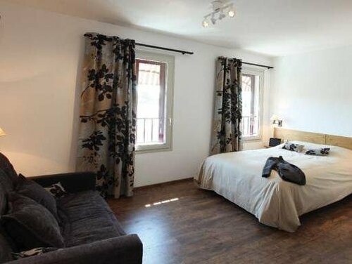 Le Nouvel, Book Hotel Hoteller i Rhône-Alps med parkering, Parkering