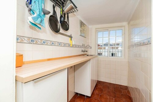 Attic Apartment With Balcony in Bairro Alto, Забронировать Апартаменты/квартира Отели Эстремадура с парковкой, Парковка