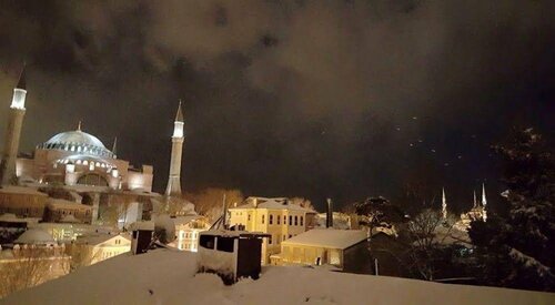 Cheers Hostel, Забронировать Хостел Отели Стамбула с парковкой, рядом с Мечеть Малая Айя-София, Парковка