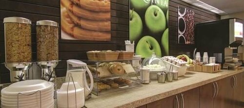 La Quinta Inn & Suites by Wyndham Oshawa, Réserver Hôtel  