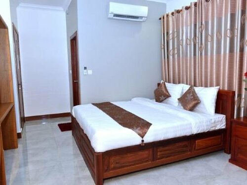 Happy Family, Boek Hotel Kampot 