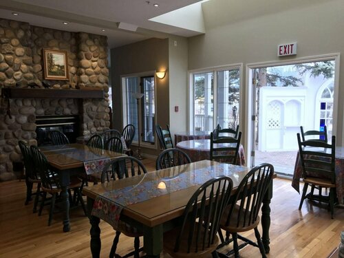 Lady MacDonald Country Inn, Rezervovat Penzión se snídaní Canmore hotely se snídaní, Snídaně