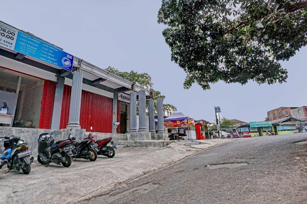 Oyo Life 90544 Grand Redisa
